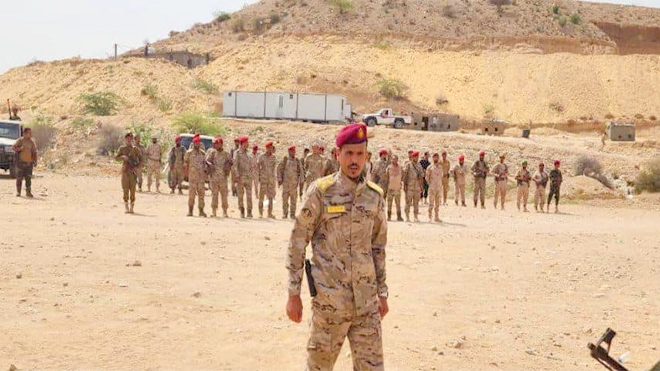 ​قائد ألوية الدعم والإسناد يتفقد جاهزية اللواء الأول في المحفد